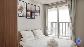 3 bedrooms, blackout drapes, free WiFi, bed sheets