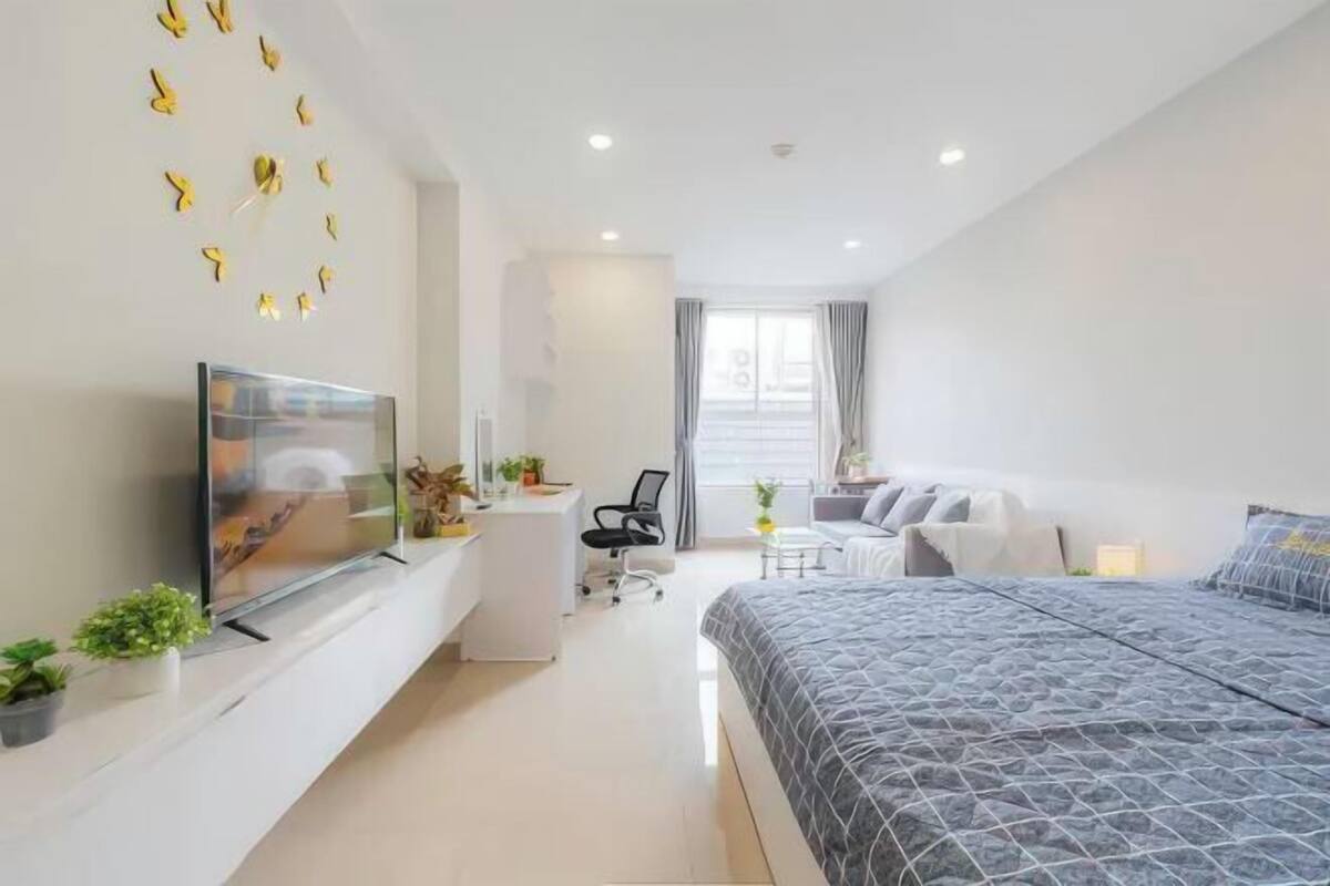 3 bedrooms, blackout drapes, free WiFi, bed sheets