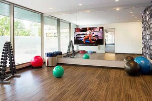 Fitness facility - Bright Back Bay Studio w/ W/D & Gym, nr Copley T, by Blueground (Boston)