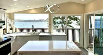 Waterfront 3bed and 2bath home with panoramic ocean views in Bodega Bay, CA