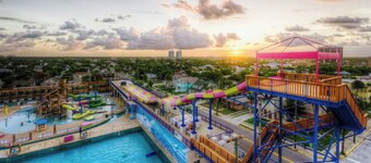 NEW Amazing Sunshine-Up 6 Guests-Private Backyard