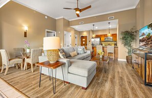 Televisie, een dvd-speler en een stereo