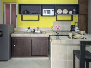 Fridge, microwave, stovetop, coffee/tea maker