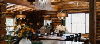 Spacious 6-bedroom cabin & sports bar in Amish country. Close to Breitenbach.