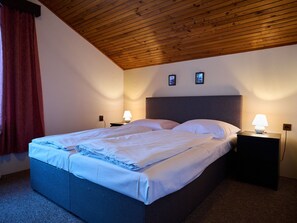 5 chambres, bureau, accès à Internet