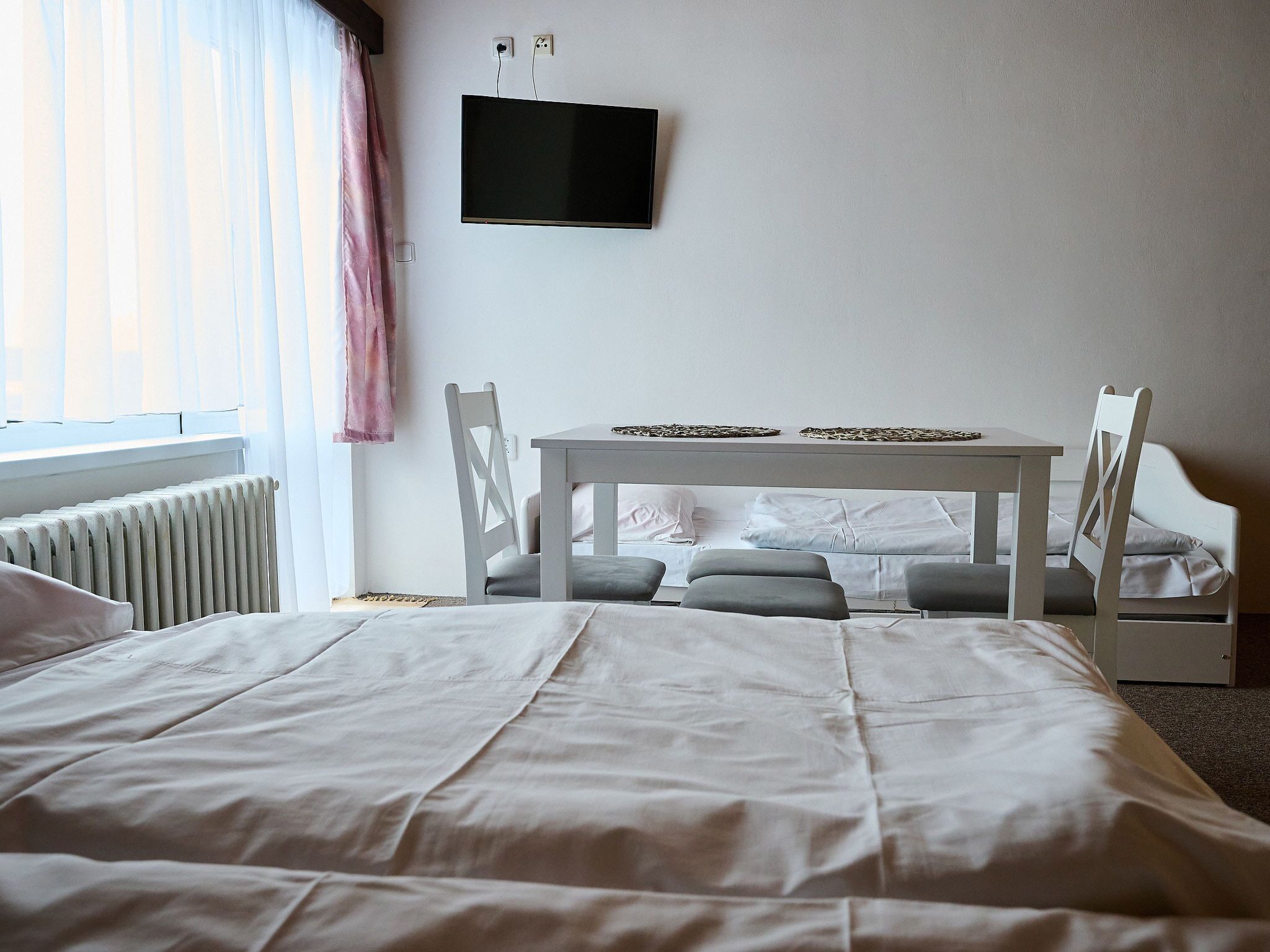 5 habitaciones, escritorio y internet 