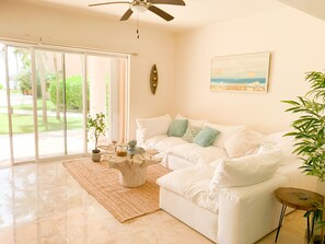 Televisión LCD de 70 pulgadas con canales digitales y Netflix 