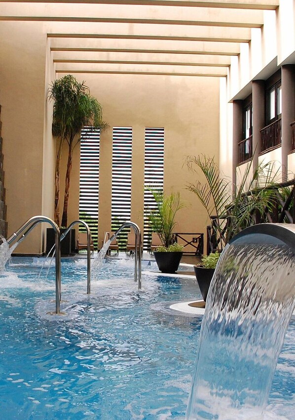 Sauna, hot tub, steam room, body treatments, 2 treatment rooms
