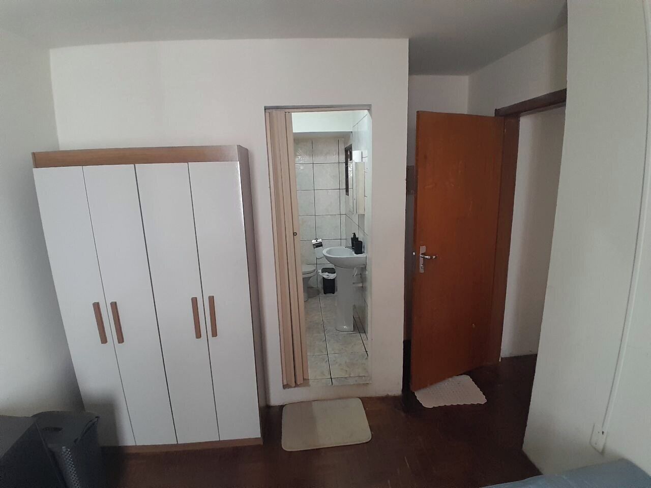 シャワー、石鹸、トイレットペーパー