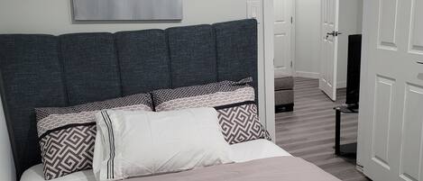 2 bedrooms, iron/ironing board, WiFi