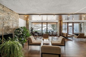 Common area (corridors, hall) - Studio Blue Petit with Mountain Balcony Views, Sestriere, Italy (Sestriere)