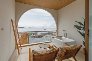 Recharge Room | Terrace/patio