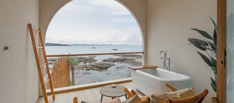 Tasana Bar and Luxury resort