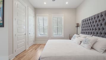 En la playa y playa de arena blanca