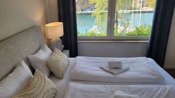 4 bedrooms, desk, iron/ironing board, WiFi