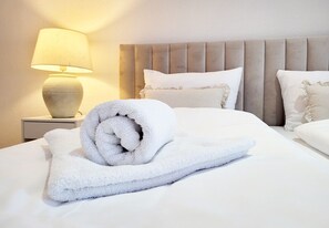 4 bedrooms, desk, iron/ironing board, WiFi