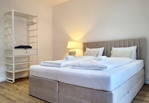 Unclassified image, 5 of 46, button