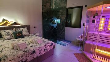 2 bedrooms, desk, free WiFi, bed sheets