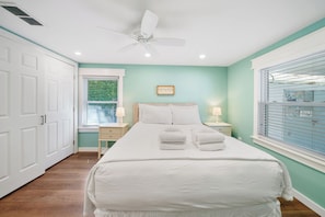 Laptop workspace, free WiFi - Hideaway Cottage (Panama City Beach)