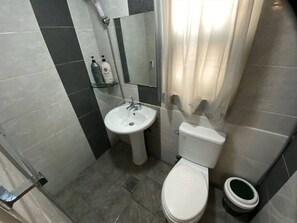 Basic Double Room, City View | Bathroom