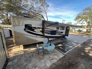 Exterior - Cozy Pet-Friendly RV with Spectrum TV, WiFi,  AC in charming Zephyrhills, Fl (Zephyrhills)