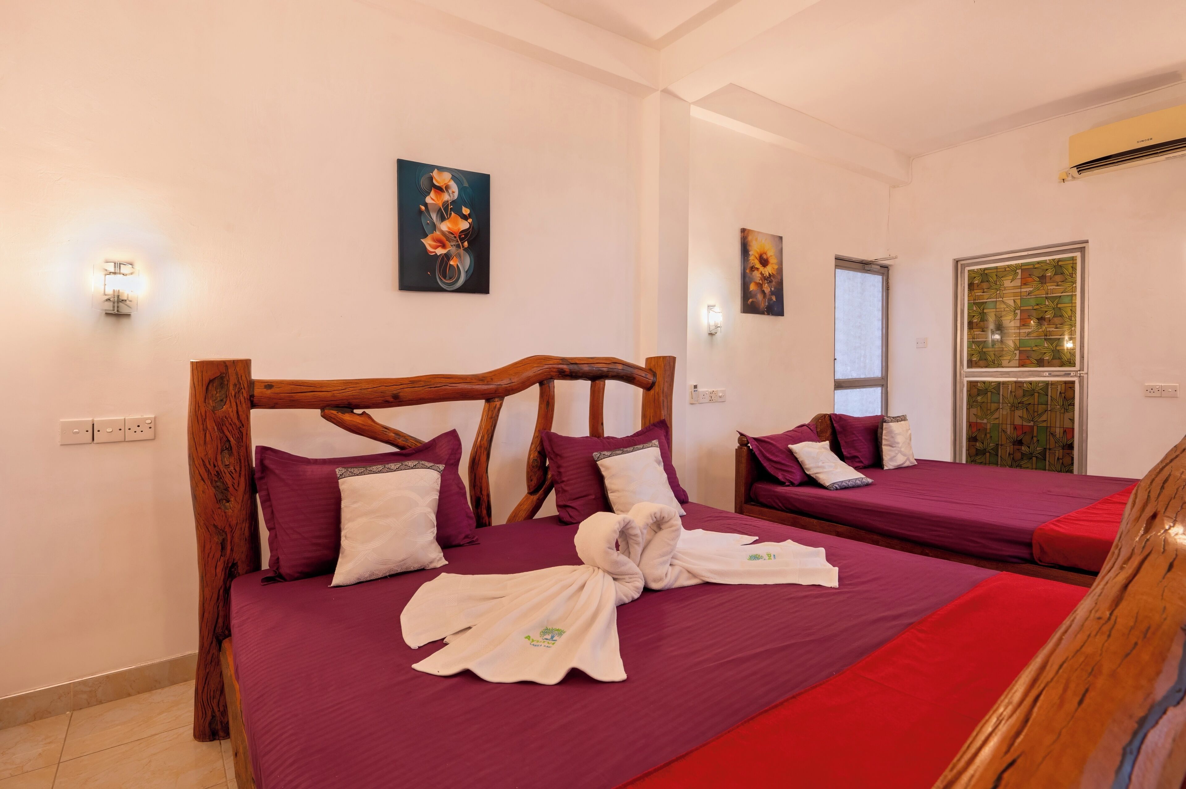 Työpöytä, kannettavalle tietokoneelle sopiva työtila