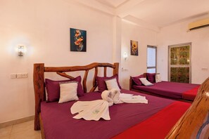 Bureau, espace de travail pour ordinateur portable