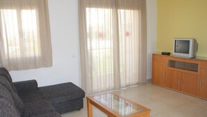 Living room - Holiday Apartment for 6 People (Creixell)