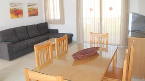 Living room - Holiday Apartment for 6 People (Creixell)