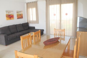 Living room - Holiday Apartment for 6 People (Creixell)
