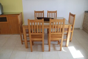 Căn hộ phong cách cổ điển, 2 phòng ngủ | Khu ăn uống