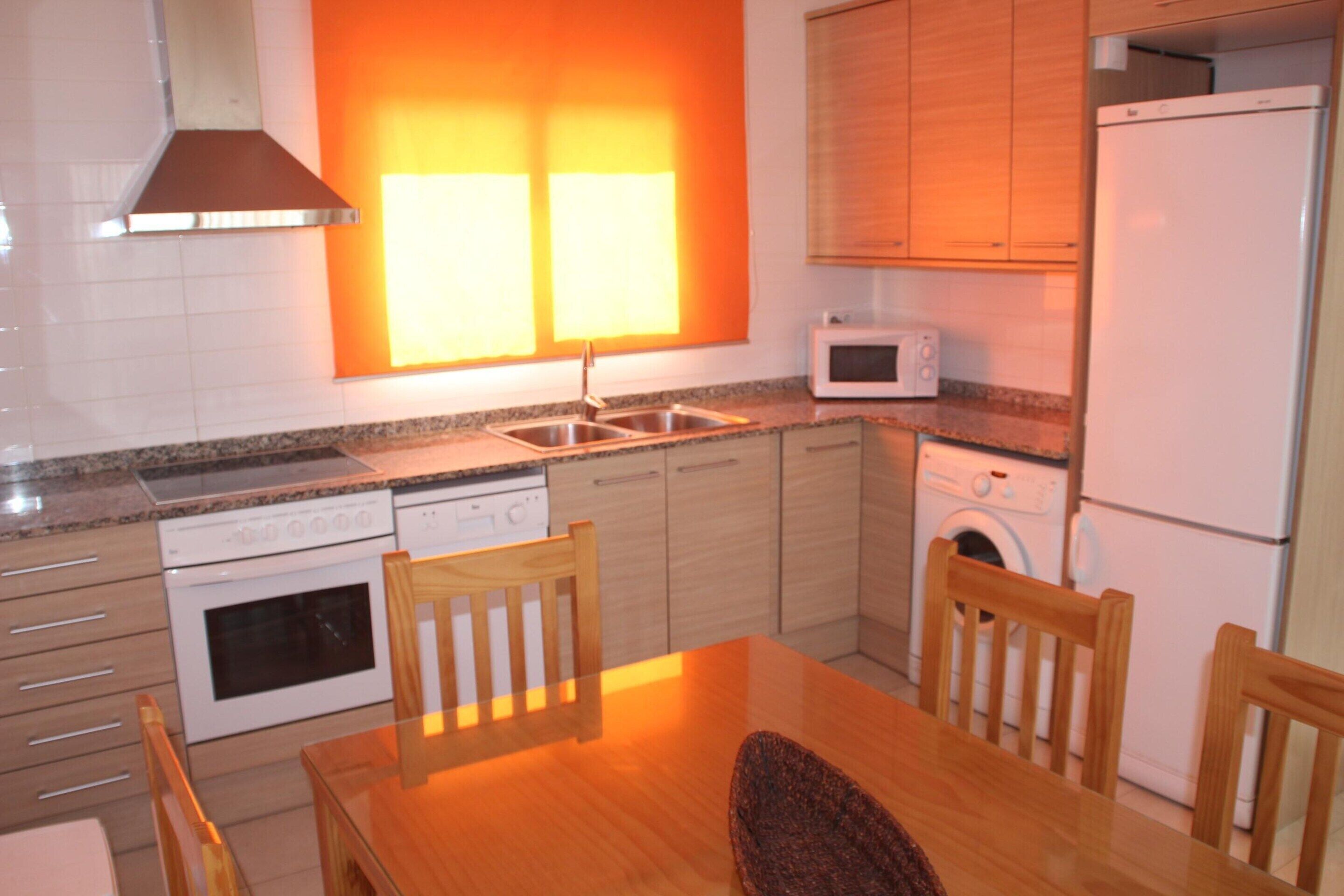 Private kitchen | Fridge, microwave, oven, dishwasher