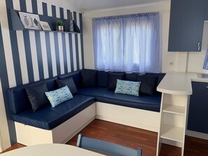 Classic House, 2 Bedrooms | Living room