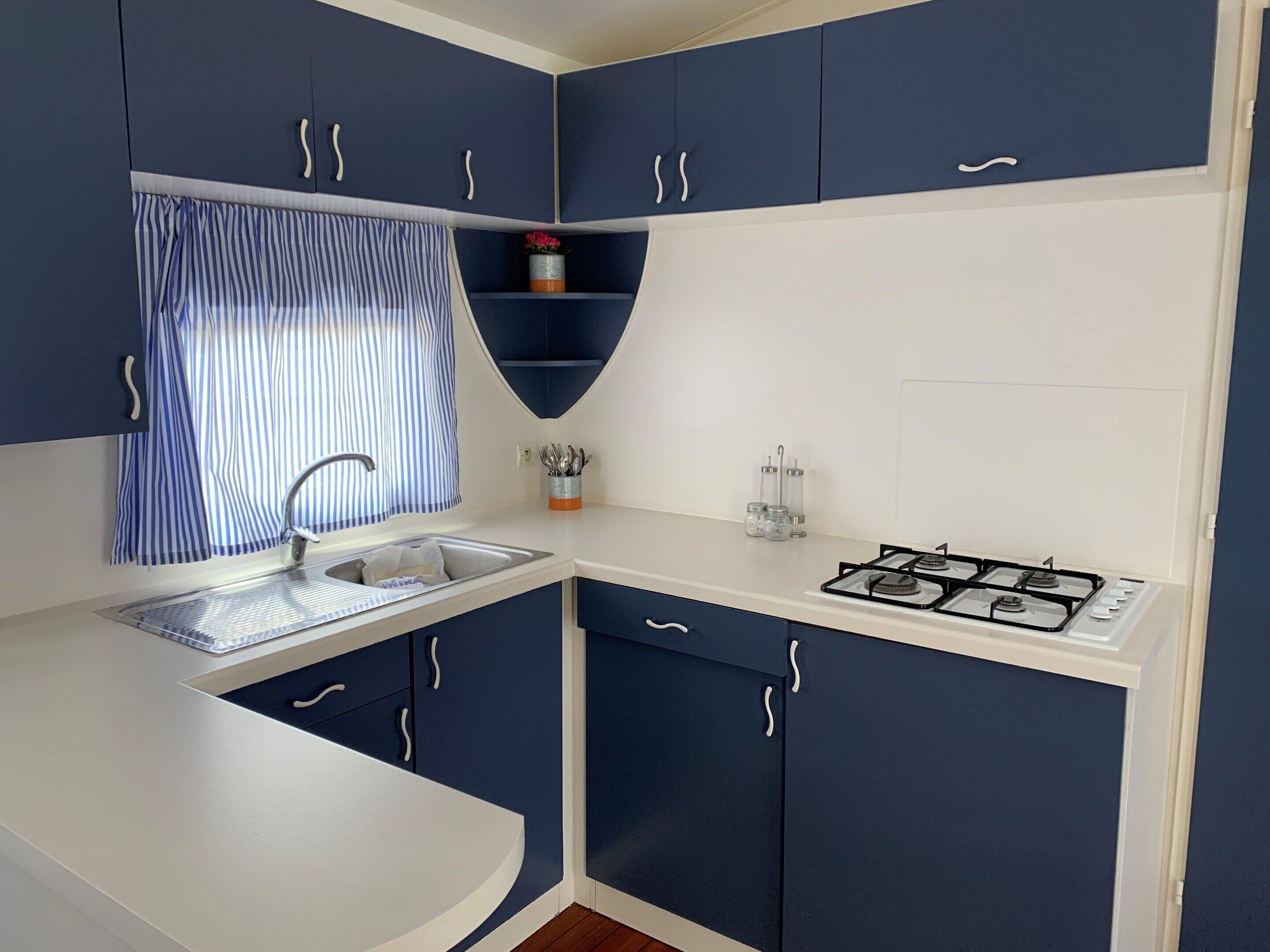 Classic House, 2 Bedrooms | Private kitchen | Fridge, coffee/tea maker