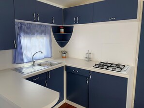 Classic House, 2 Bedrooms | Private kitchen | Fridge, coffee/tea maker - Mobile Home With Parking (Mont-roig del Camp)