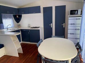 Classic House, 2 Bedrooms | Private kitchen | Fridge, coffee/tea maker - Mobile Home With Parking (Mont-roig del Camp)