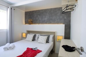 6 bedrooms, individually furnished, bed sheets - Belvilla by OYO Tamarit Park Resort 3 (Tarragona)
