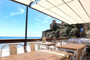 Casa móvil clásica, 2 habitaciones | Restaurante al aire libre