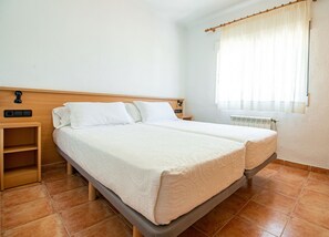 4 habitaciones, muebles diferentes y ropa de cama 