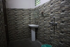 Deluxe Double Room, Balcony, Mountain View | Bathroom | Shower, free toiletries, slippers, towels - The Bicknell's Nest (Kalimpong)