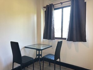 Chambre Double, vue montagne | Coin séjour