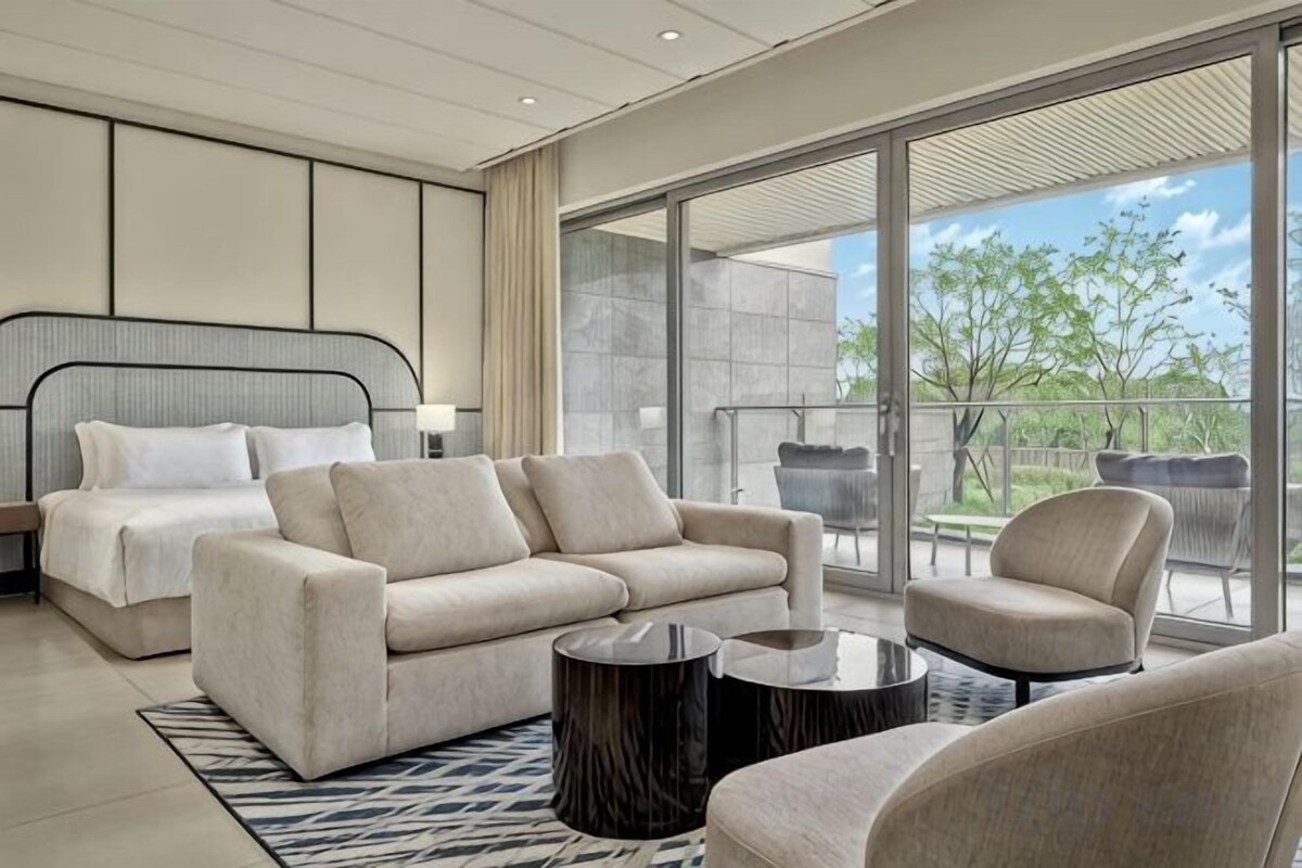 Hill Studio Suite Garden View King