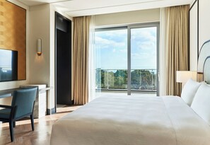 In-room safe, free WiFi - Grand Josun Hill Suite (Seogwipo)