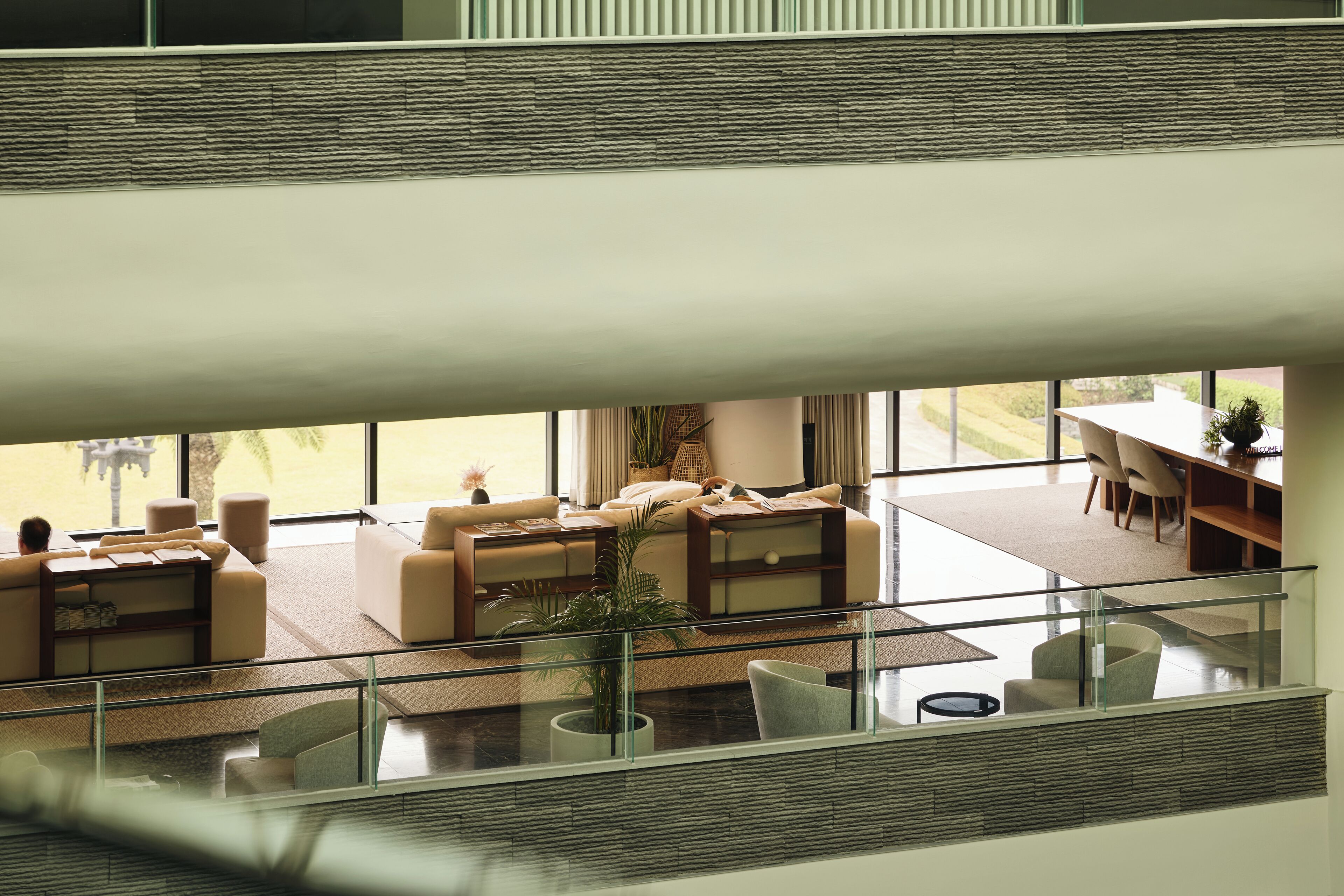 Lobby-lounge