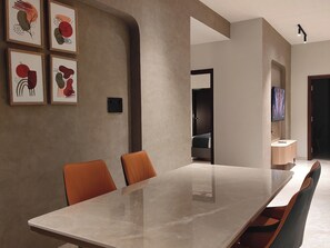 ซูพีเรียอพาร์ทเมนท์, วิวเมือง | บริเวณนั่งเล่น | ทีวี