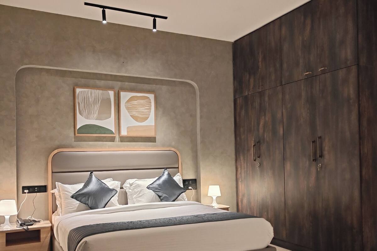 Bureau, espace de travail pour ordinateur portable, Wi-Fi gratuit