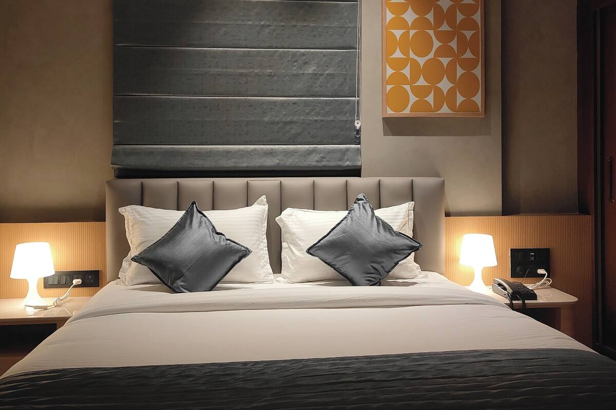 Bureau, espace de travail pour ordinateur portable, Wi-Fi gratuit