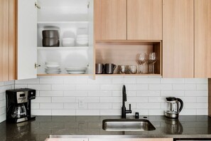 Fridge, microwave, oven, dishwasher - Convenient First Hill Jr 1BR w/ Fitness Center & W/D, by Blueground (Seattle)