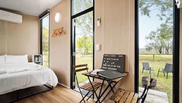 1 bedroom, bed sheets