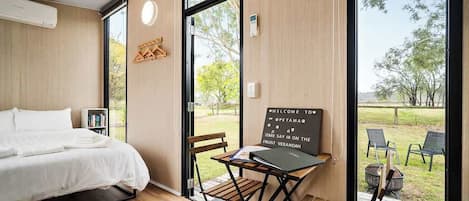 1 bedroom, bed sheets